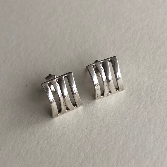 Sterling silver square minimal post earrings - Picture 2 of 11